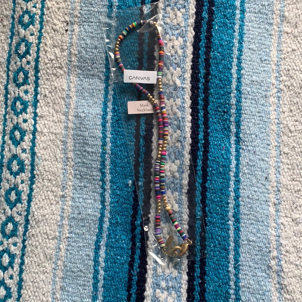 Face mask necklace holder